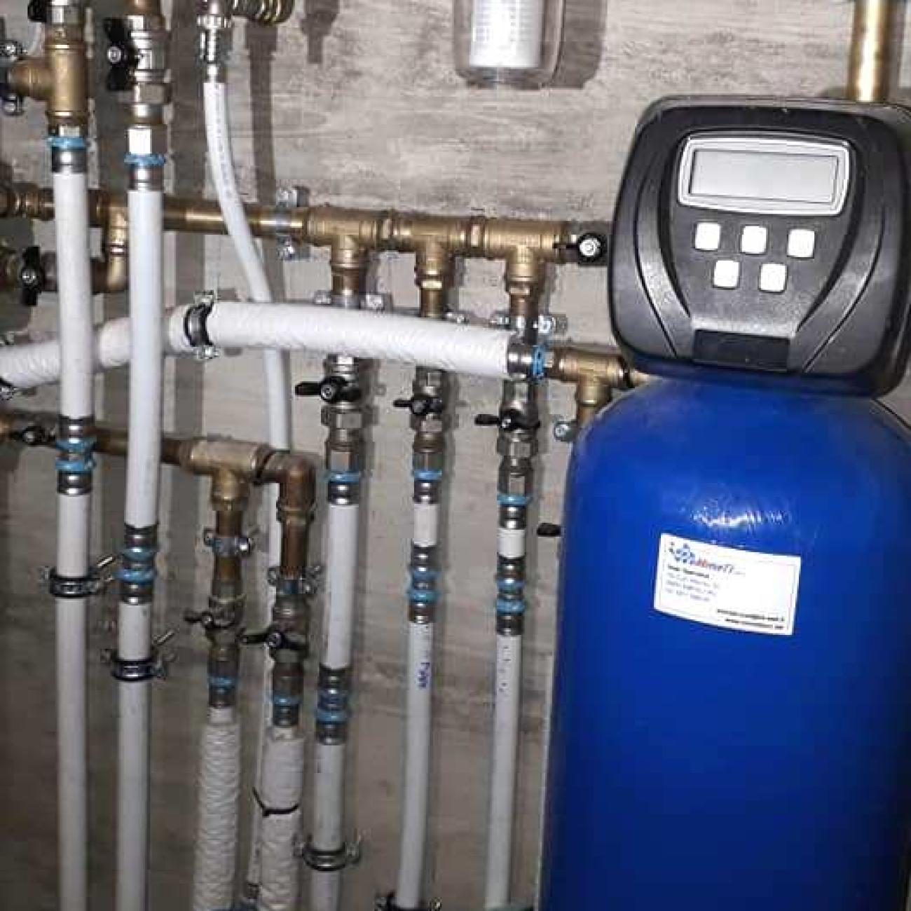 Installazione addolcitore e collettore per acqua sanitaria 