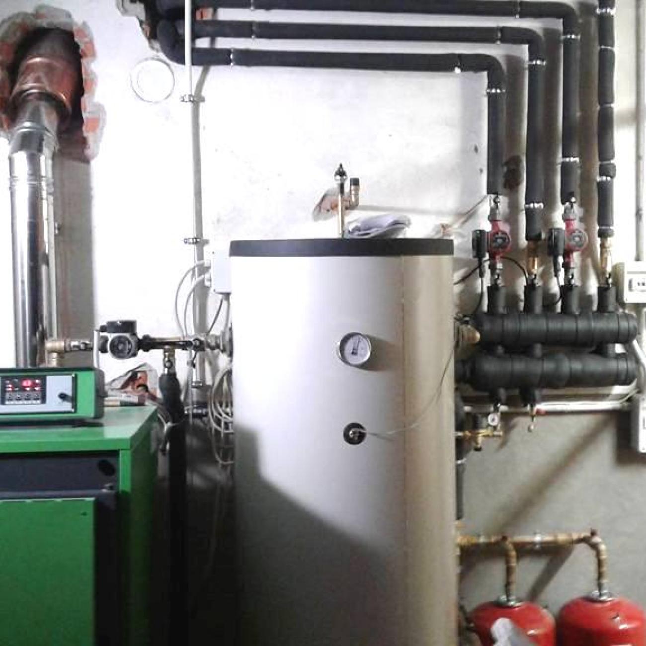 Installazione di una caldaia policombustibile con relativo impianto di riscaldamento 