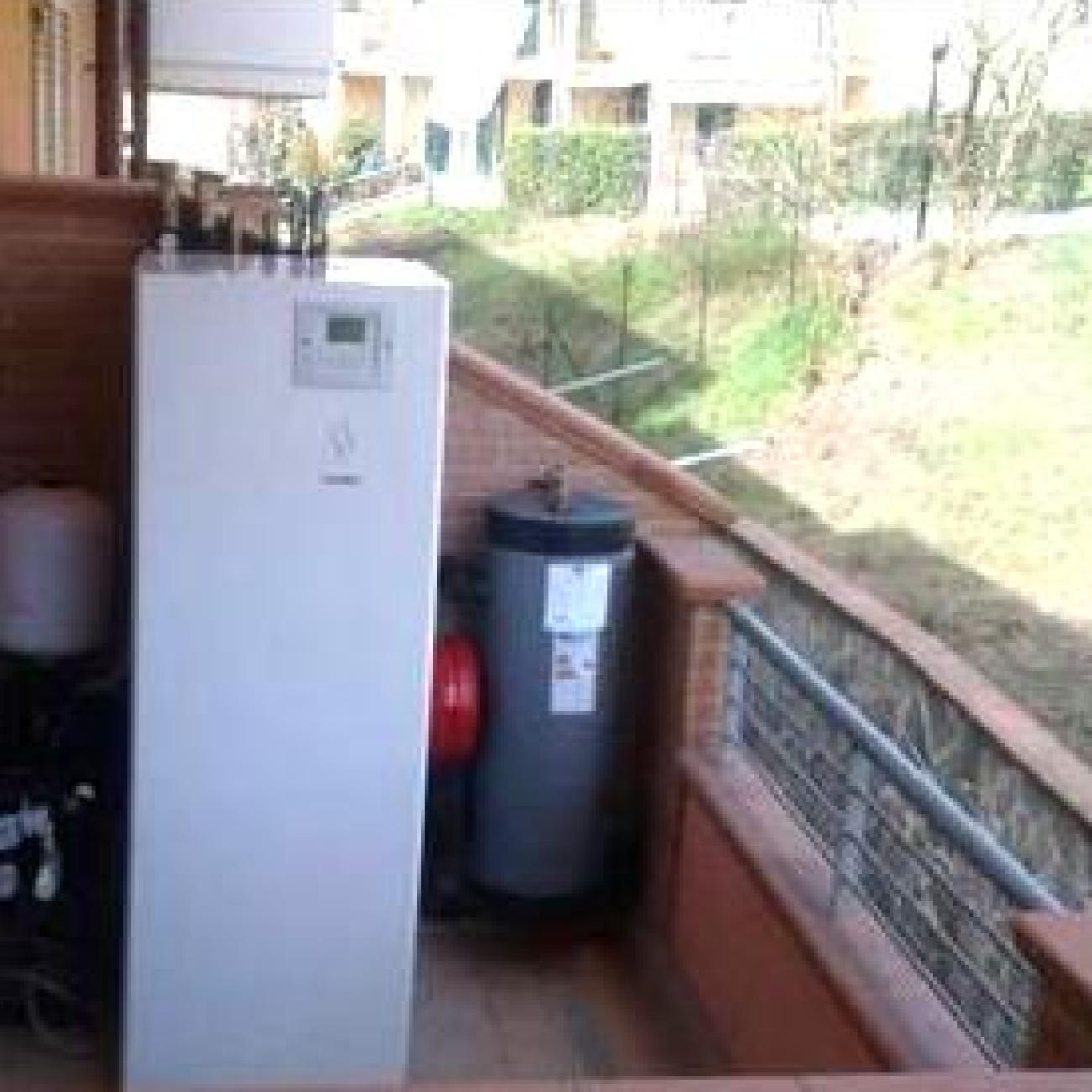 Installazione pompa di calore splittata per acqua sanitaria e riscaldamento 