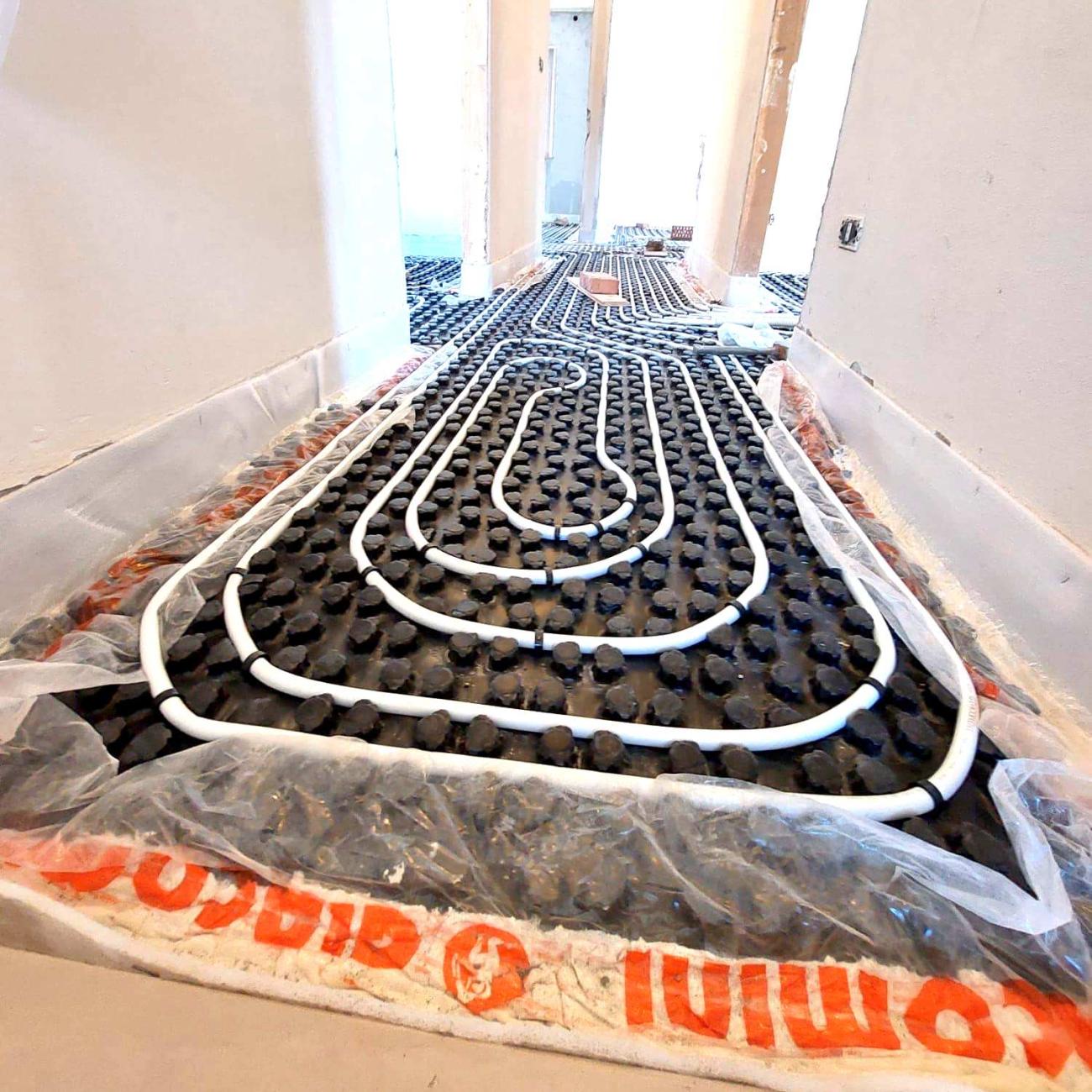 Installazione di un impianto radiante a pavimento in un'abitazione 
